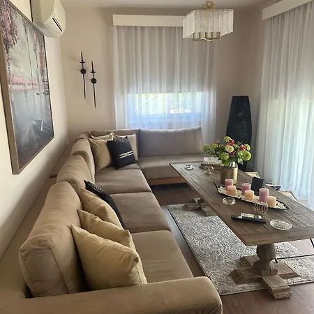 아파트 Golden Nest Lykavitos Stylish Escape *