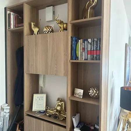 Golden Nest Lykavitos Stylish Escape 아파트 *