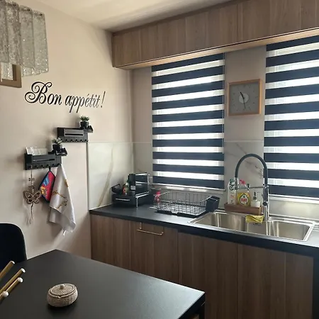 아파트 Golden Nest Lykavitos Stylish Escape